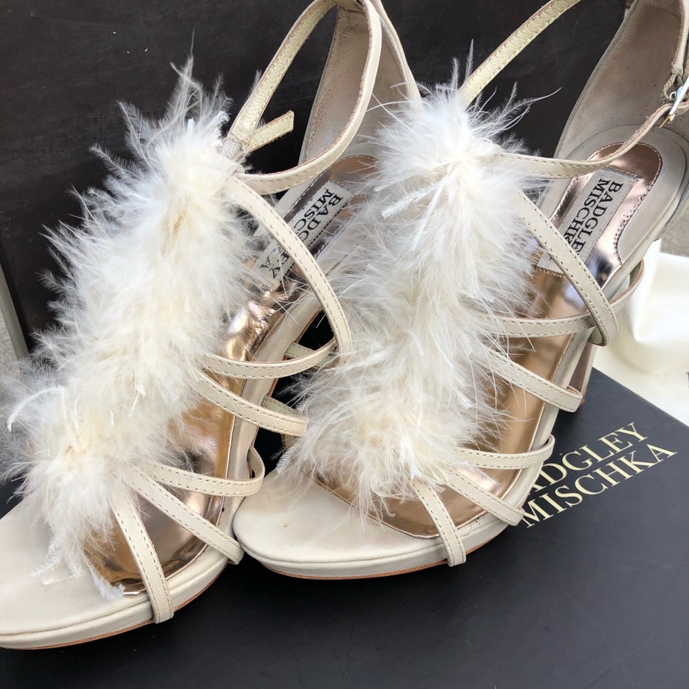 Badgley Mischka strapping feather heels